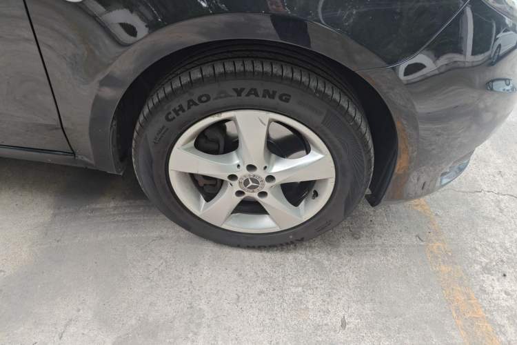 Used Mercedes-Benz Vito  Right Front Wheel Hub