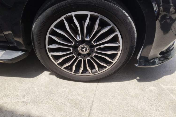 Used Mercedes-Benz Vito  Right Front Wheel Hub