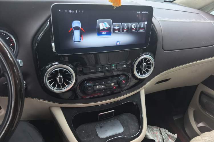 Used Mercedes-Benz Vito 2020 2.0T Elite Version 7 Seats Audio And AC Panel