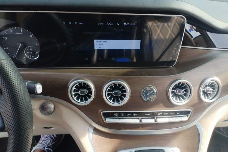 Used Mercedes-Benz Vito 2020 2.0T Elite Version 7 Seats Audio And AC Panel