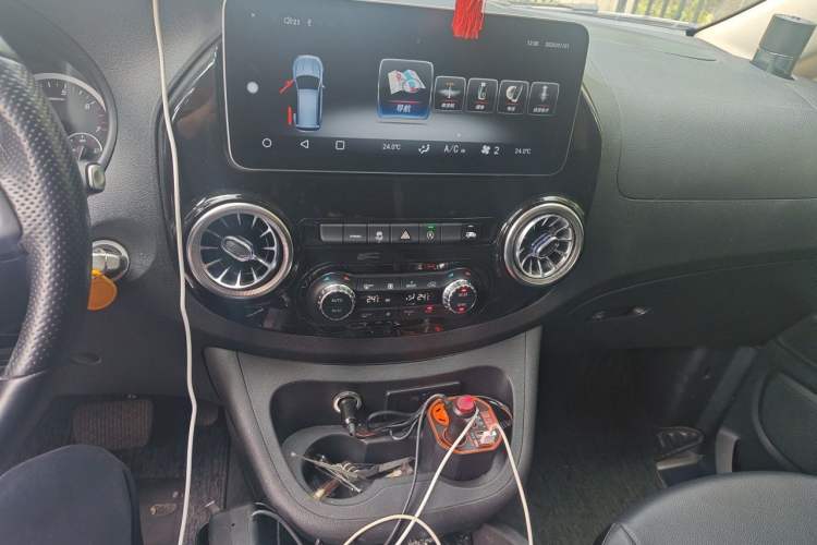 Used Mercedes-Benz Vito 2020 2.0T Business Version 7 Seats Audio And AC Panel