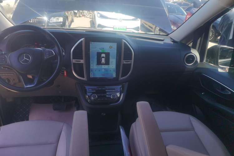 Used Mercedes-Benz Vito 2020 2.0T Business Version 7 Seats Audio And AC Panel