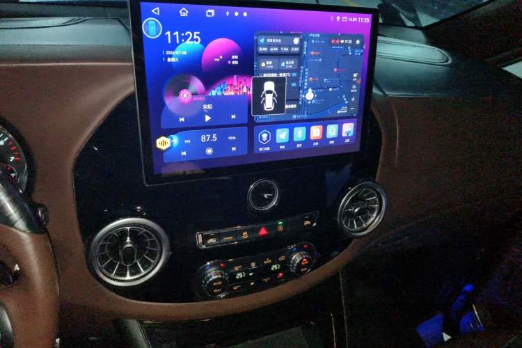 Used Mercedes-Benz Vito  Audio And AC Panel
