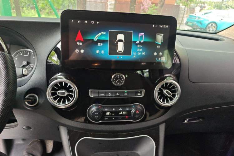 Used Mercedes-Benz Vito 2020 2.0T Elite Version 7 Seats Audio And AC Panel