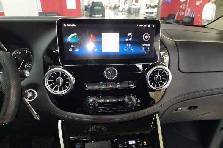 Used Mercedes-Benz Vito 2020 2.0T Elite Version 7 Seats Audio And AC Panel