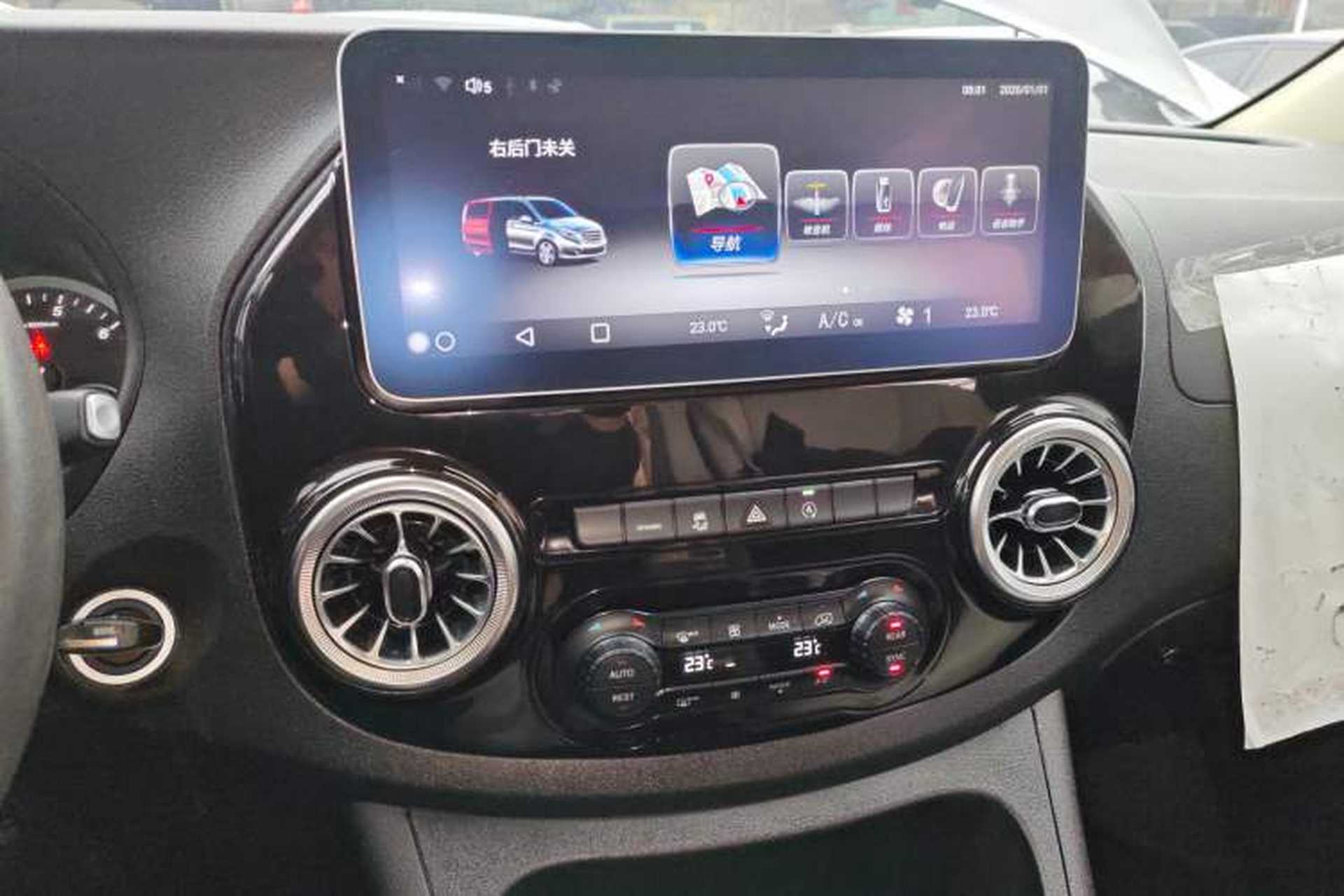 Used Mercedes-Benz Vito 2020 2.0T Elite Version 7 Seats Audio And AC Panel