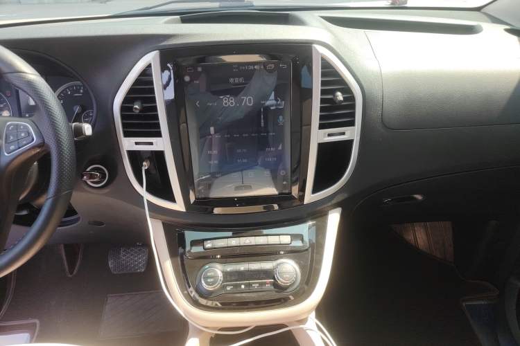 Used Mercedes-Benz Vito 2020 2.0T Business Version 7 Seats Audio And AC Panel