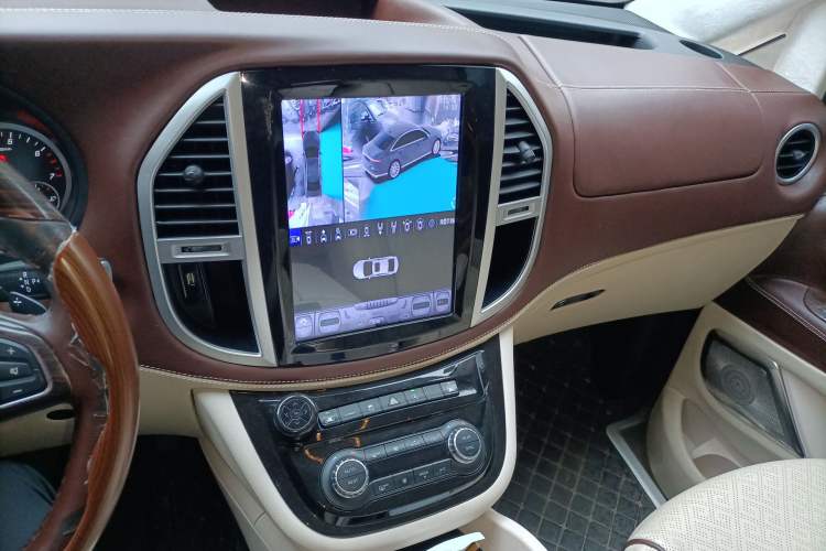Used Mercedes-Benz Vito 2020 2.0T Business Version 7 Seats Audio And AC Panel