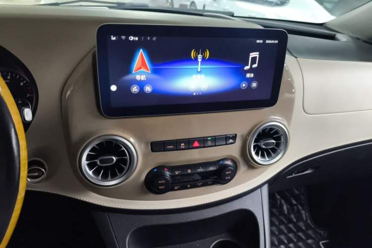 Used Mercedes-Benz Vito 2020 2.0T Elite Version 7 Seats Audio And AC Panel