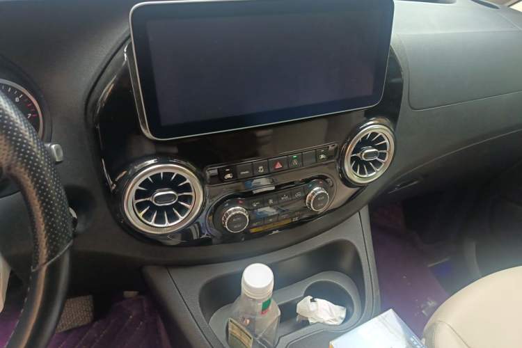 Used Mercedes-Benz Vito 2020 2.0T Business Version 7 Seats Audio And AC Panel