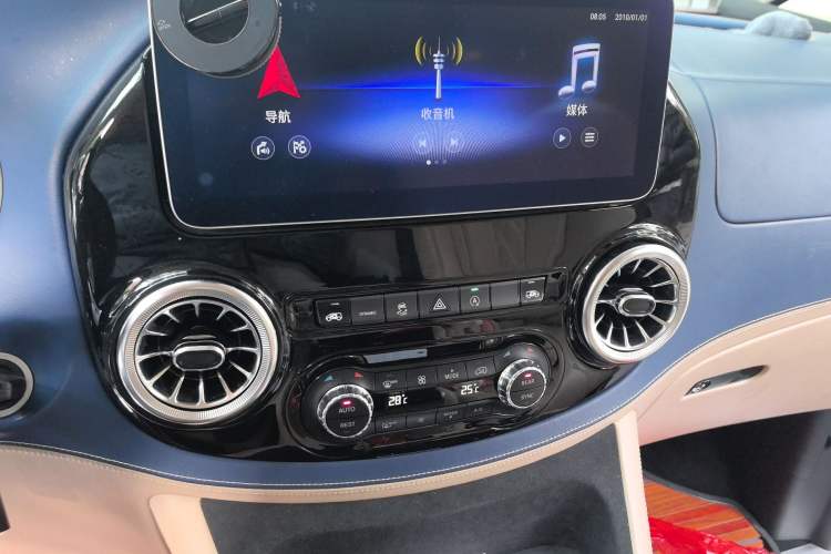 Used Mercedes-Benz Vito 2020 2.0T Business Version 7 Seats Audio And AC Panel