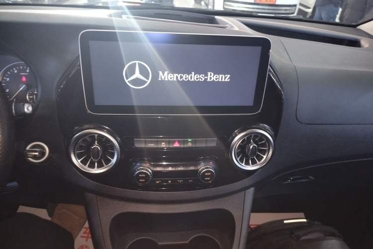 Used Mercedes-Benz Vito 2020 2.0T Business Version 7 Seats Audio And AC Panel