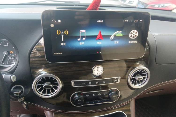 Used Mercedes-Benz Vito 2020 2.0T Elite Version 7 Seats Audio And AC Panel