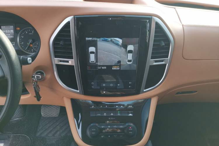 Used Mercedes-Benz Vito 2020 2.0T Elite Version 7 Seats Audio And AC Panel