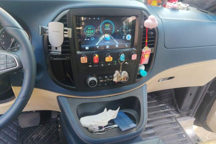 Used Mercedes-Benz Vito 2020 2.0T Business Version 7 Seats Audio And AC Panel