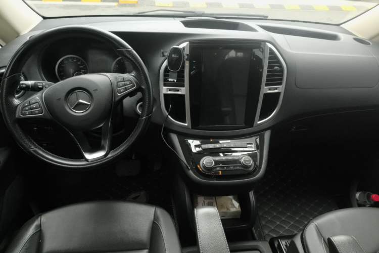 Used Mercedes-Benz Vito 2020 2.0T Business Version 9 Seats Center Console