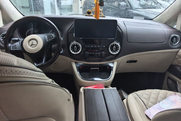Used Mercedes-Benz Vito 2020 2.0T Elite Version 7 Seats Center Console