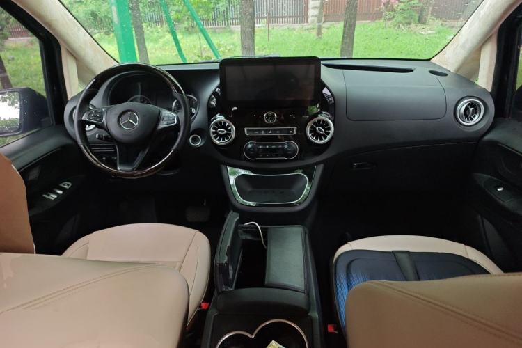 Used Mercedes-Benz Vito 2020 2.0T Elite Version 7 Seats Center Console