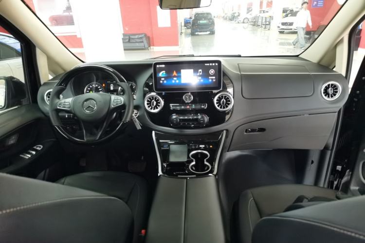 Used Mercedes-Benz Vito 2020 2.0T Elite Version 7 Seats Center Console