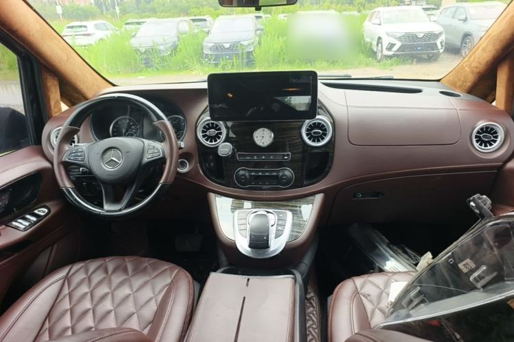 Used Mercedes-Benz Vito 2020 2.0T Elite Version 7 Seats Center Console