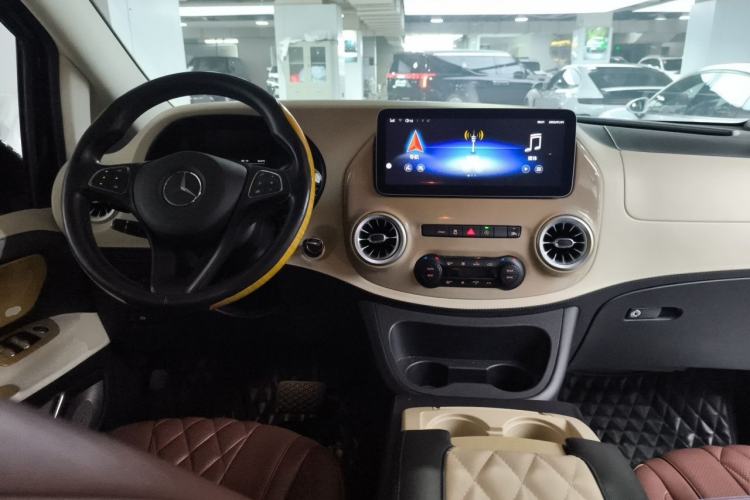 Used Mercedes-Benz Vito 2020 2.0T Elite Version 7 Seats Center Console
