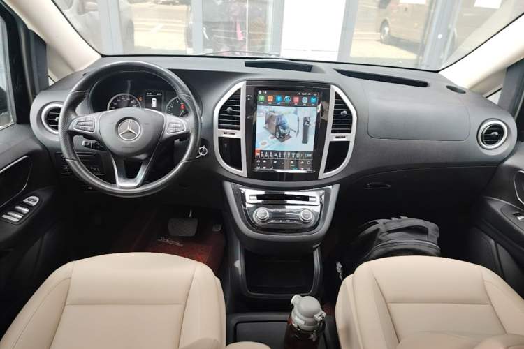 Used Mercedes-Benz Vito 2020 2.0T Business Version 7 Seats Center Console
