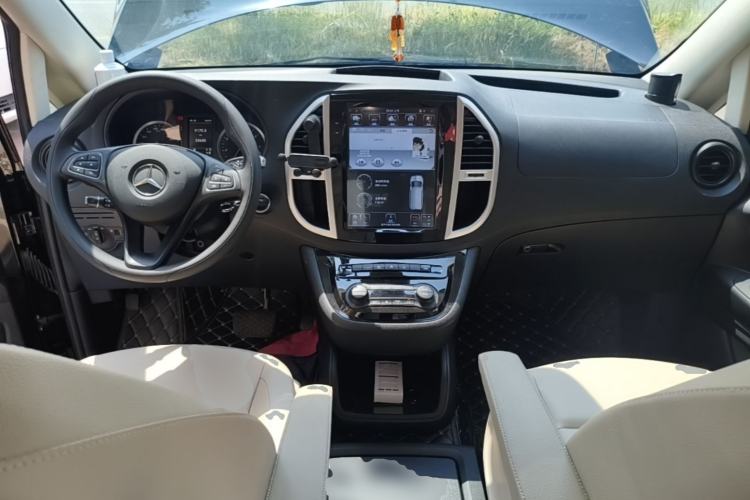 Used Mercedes-Benz Vito 2020 2.0T Elite Version 7 Seats Center Console
