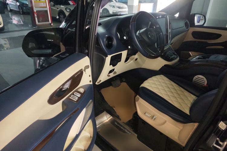 Used Mercedes-Benz Vito 2020 2.0T Elite Version 7 Seats Driver Seat