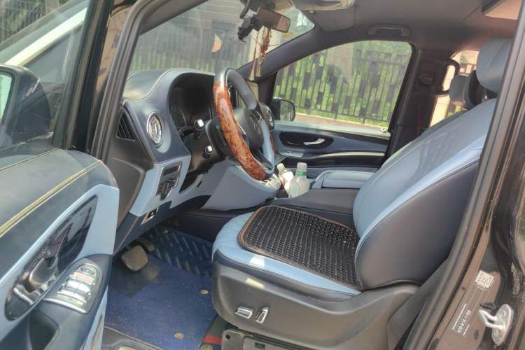 Used Mercedes-Benz Vito 2020 2.0T Elite Version 7 Seats Driver Seat