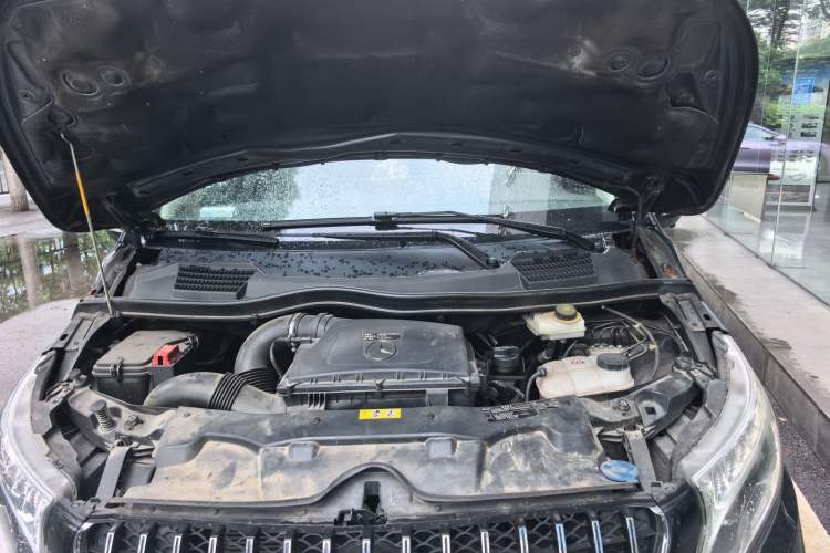 Used Mercedes-Benz Vito 2020 2.0T Elite Version 7 Seats Engine Bay