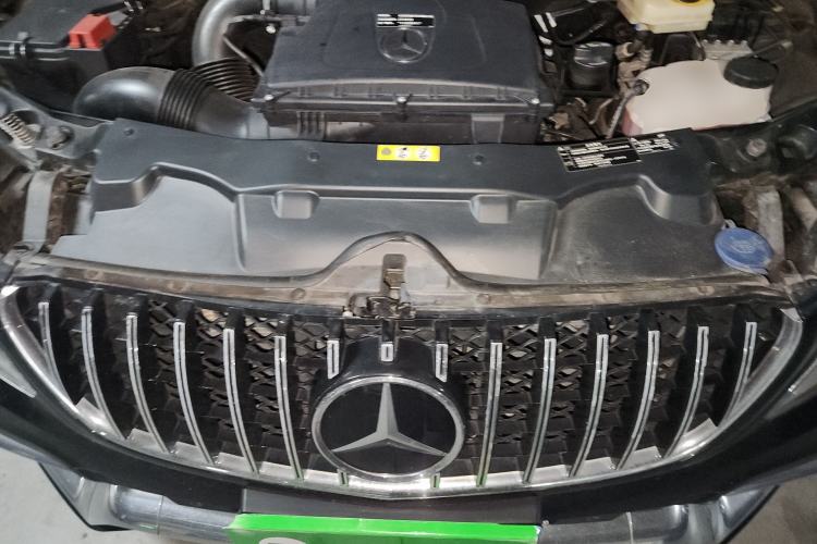 Used Mercedes-Benz Vito 2020 2.0T Elite Version 7 Seats Engine Bay