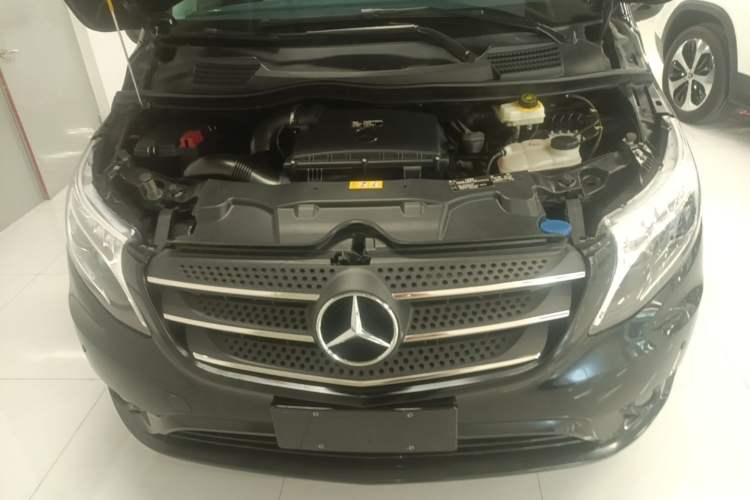 Used Mercedes-Benz Vito 2020 2.0T Elite Version 7 Seats Engine Bay