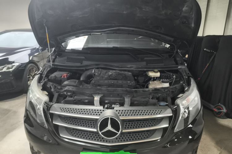 Used Mercedes-Benz Vito 2020 2.0T Elite Version 7 Seats Engine Bay
