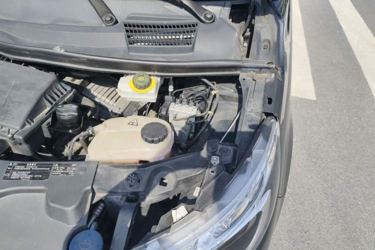 Used Mercedes-Benz Vito 2020 2.0T Elite Version 7 Seats Engine Bay Left