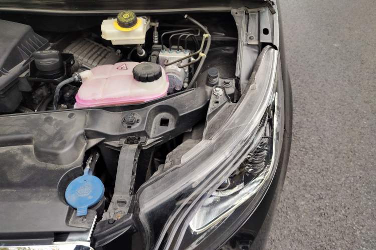 Used Mercedes-Benz Vito 2020 2.0T Business Version 7 Seats Engine Bay Left