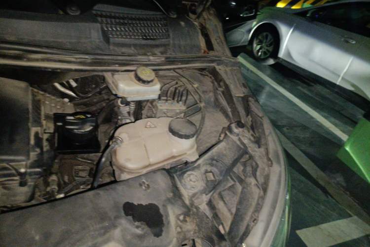 Used Mercedes-Benz Vito 2020 2.0T Elite Version 7 Seats Engine Bay Left
