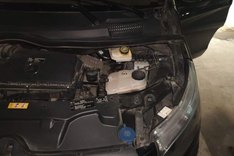 Used Mercedes-Benz Vito 2020 2.0T Business Version 7 Seats Engine Bay Left