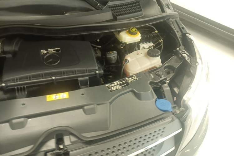 Used Mercedes-Benz Vito 2020 2.0T Elite Version 7 Seats Engine Bay Left