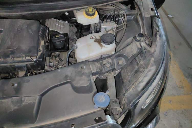 Used Mercedes-Benz Vito 2020 2.0T Elite Version 7 Seats Engine Bay Left