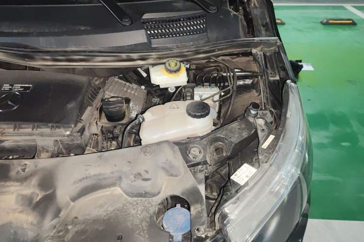 Used Mercedes-Benz Vito 2020 2.0T Elite Version 7 Seats Engine Bay Left