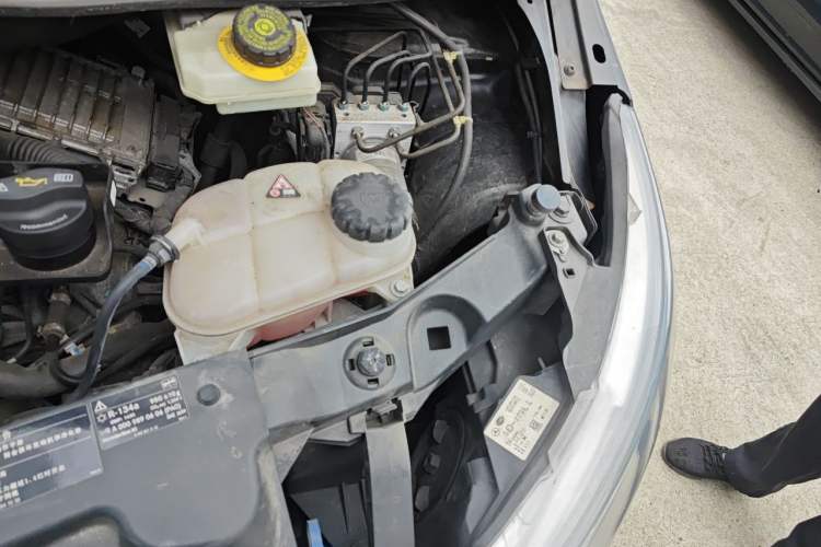 Used Mercedes-Benz Vito 2020 2.0T Elite Version 7 Seats Engine Bay Left