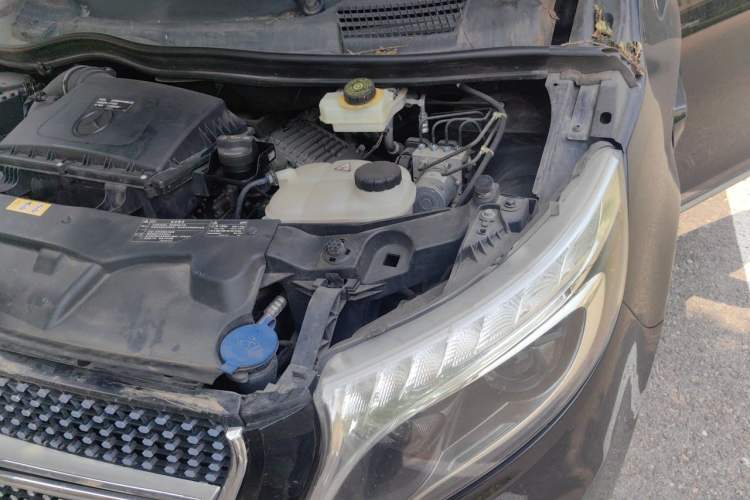 Used Mercedes-Benz Vito 2020 2.0T Elite Version 7 Seats Engine Bay Left