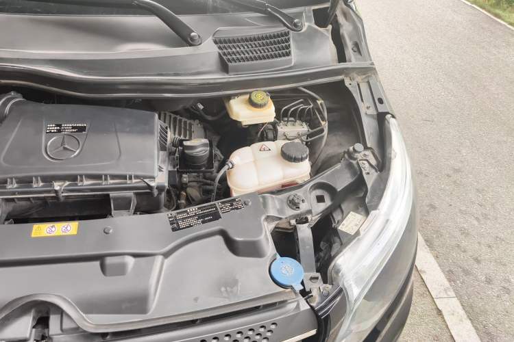 Used Mercedes-Benz Vito 2020 2.0T Elite Version 7 Seats Engine Bay Left
