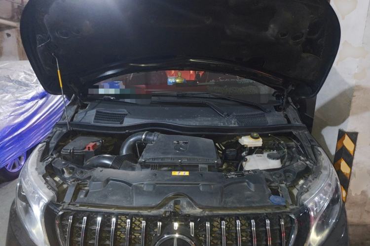 Used Mercedes-Benz Vito 2020 2.0T Elite Version 7 Seats Engine Bay