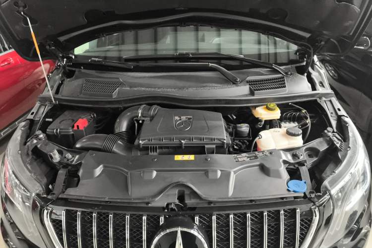 Used Mercedes-Benz Vito 2020 2.0T Elite Version 7 Seats Engine Bay