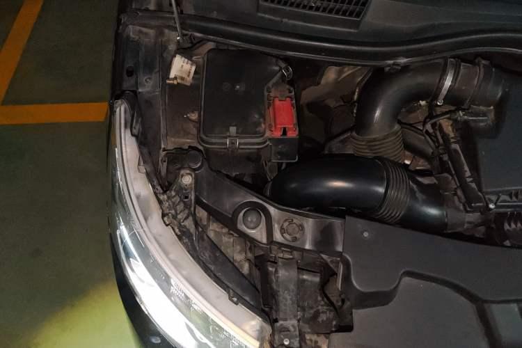 Used Mercedes-Benz Vito 2020 2.0T Business Version 7 Seats Engine Bay Right