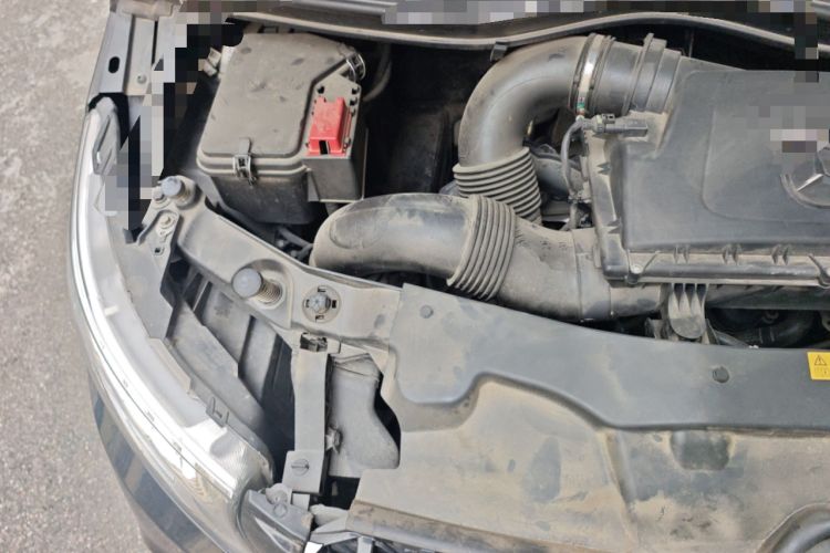 Used Mercedes-Benz Vito 2020 2.0T Elite Version 7 Seats Engine Bay Right