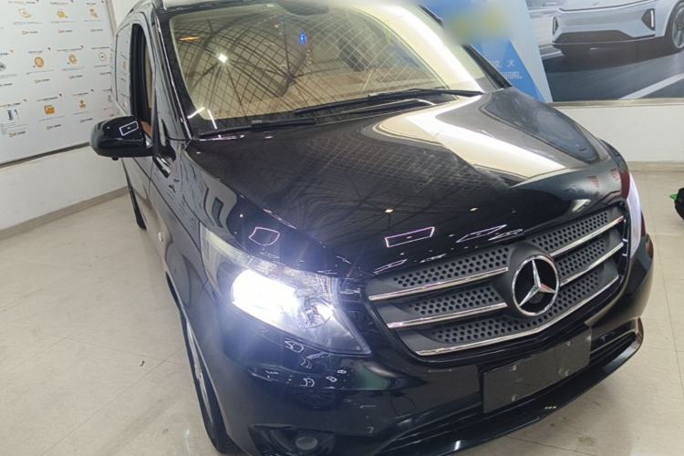 Used Mercedes-Benz Vito 2020 2.0T Elite Version 7 Seats Front Right 45 Deg