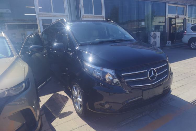 Used Mercedes-Benz Vito 2020 2.0T Business Version 7 Seats Front Right 45 Deg