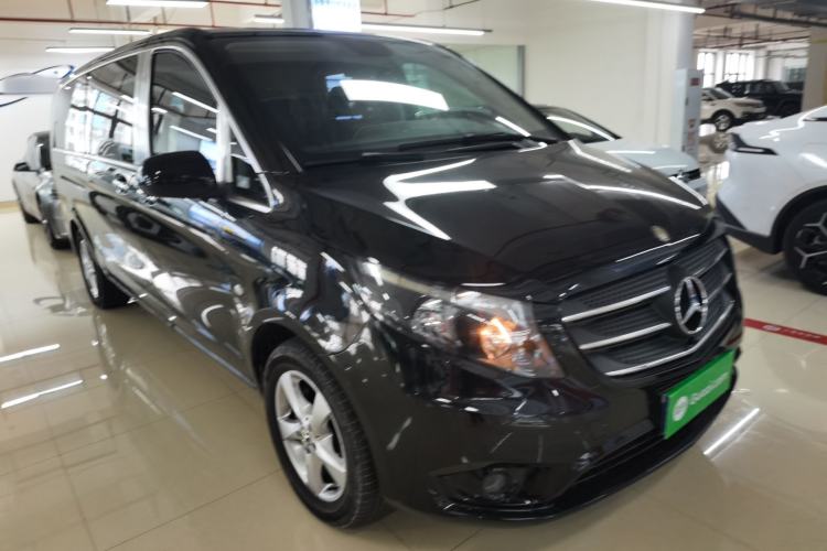Used Mercedes-Benz Vito 2020 2.0T Elite Version 7 Seats Front Right 45 Deg